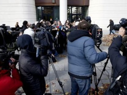 La joven presuntamente violada por el grupo de sevillanos declara durante cuatro horas en la segunda jornada del juicio