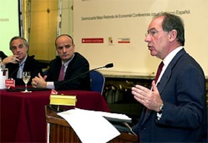 Rodrigo Rato, durante su intervención en las jornadas organizadas por el semanario británico <i>The Economist</i>.