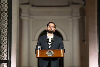 Gabriel Boric durante una declaración a los medios de comunicación, el 24 de noviembre 2024.