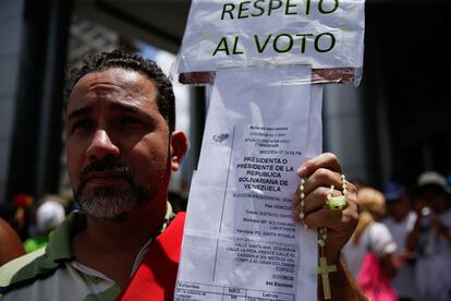 Miles de opositores venezolanos se movilizaron este sábado en las principales ciudades del país, en defensa de los resultados de las elecciones presidenciales del pasado 28 de julio, en las que la mayor coalición opositora asegura que ganó su abanderado, Edmundo González Urrutia, pese al resultado oficial que dio el triunfo al mandatario, Nicolás Maduro.