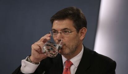 Rafael Catal&aacute;, ministro de Justicia, durante una rueda de prensa.