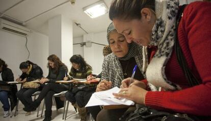 Mujeres asistentes a un taller de Cruz Roja para ayudarlas a encontrar trabajo.