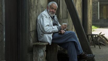 Mike Leigh, en el rodaje de 'La tragedia de Peterloo'.