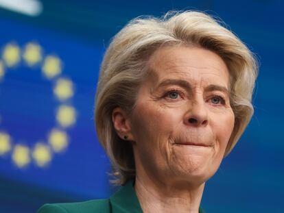 La presidenta de la Comisión Europea, Ursula von der Leyen, en rueda de prensa tras el Consejo Europeo en Bruselas el 22 de marzo.