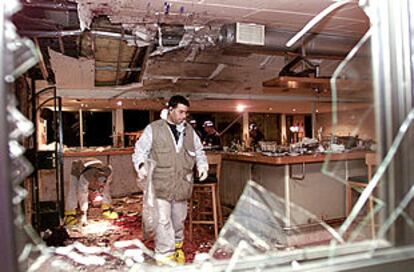 Imagen del café de Jersualén tras el atentado suicida.