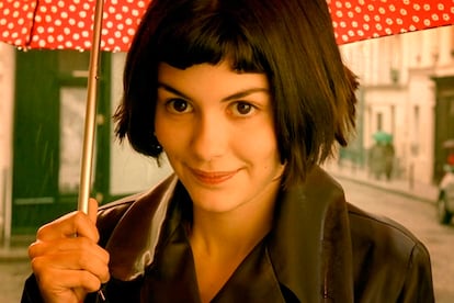 Audrey Tautou en Amelie
Cuando se estrenó en 2001, miles de chicas se lanzaron a esta suerte de corte bob con flequillo extremo y degrafilado, como cortado en casa a base de tijeretazos. Fue uno de los más amados (y también odiados). Su influencia en el estilo parisino es indudable.