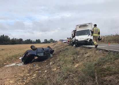 Imagen del accidente en el que murieron los tres ocupantes del coche.