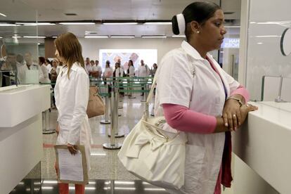 Cubanos chegam nesta ter&ccedil;a ao Brasil para substituir colegas que partiram.