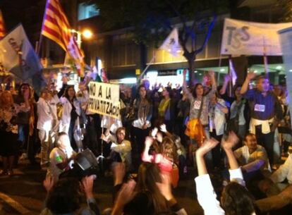 Protesta contra los recortes en Sanidad de personal sanitario por las calles de Barcelona.