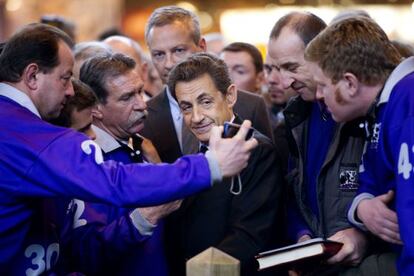 Sarkozy, en la feria de agricultores de Par&iacute;s.