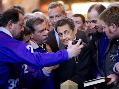 Sarkozy, en la feria de agricultores de Par&iacute;s.