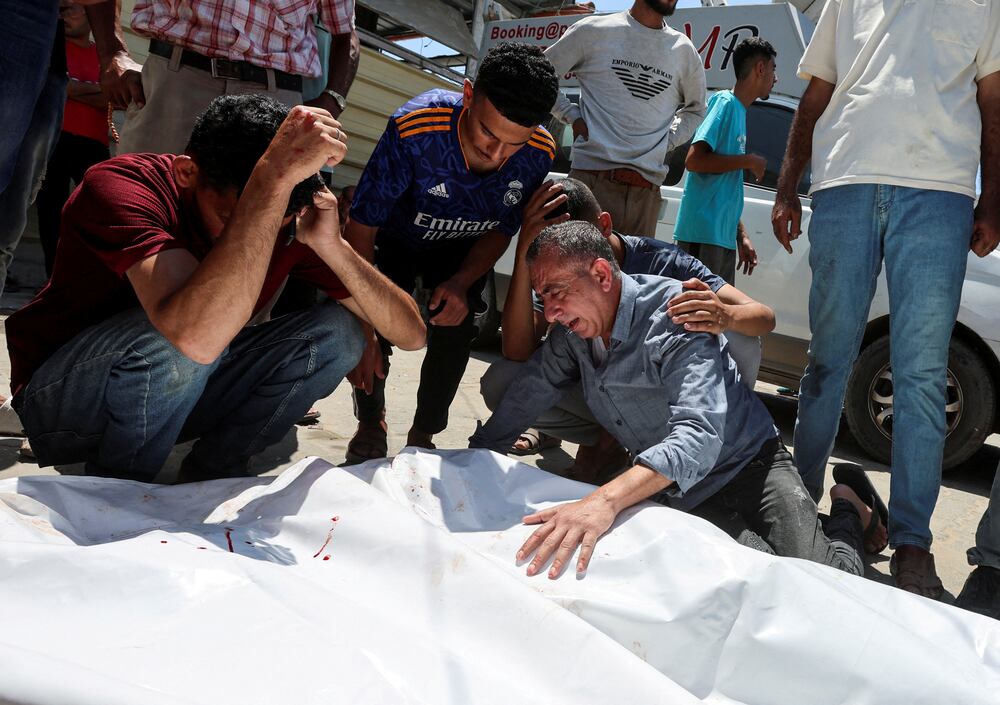 Mourners react during the funeral of Palestinians who, according to the Gaza Health Ministry, were killed in an Israeli airstrike earlier in the day, in Deir al-Balah, central Gaza Strip, June 26, 2025. REUTERS/Ramadan Abed
