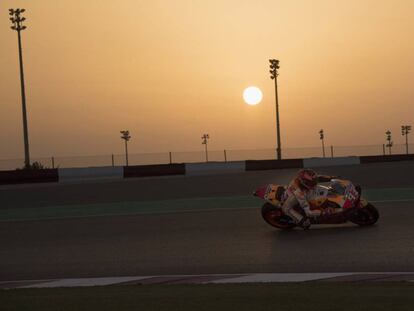 Marc Márquez, en el circuito de Qatar durante los tests. 