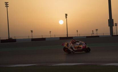 Marc Márquez, en el circuito de Qatar durante los tests. 