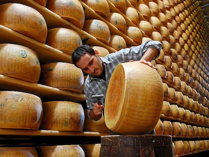 Los productores de queso en Parma se enfrentan a un problema nuevo: las falsificaciones.
