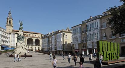 Plaza de la Virgen Blanca, puerta de entrada a la Almendra Medieval de Vitoria-Gasteiz.