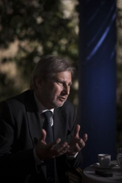 El comissari Johannes Hahn, durant l'entrevista.