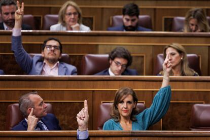 Diputados de Vox y Ciudadanos, durante las votaciones de leyes, el jueves en el Congreso.