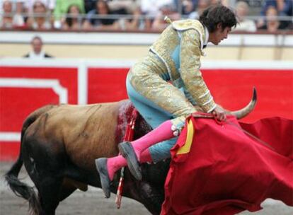 Sebastián Castella, con el sexto toro de la tarde.