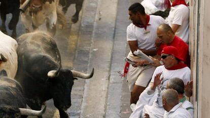 Toros astifinos del Conde de la Maza, en el encierro del 12 de julio de 2015, en Pamplona.