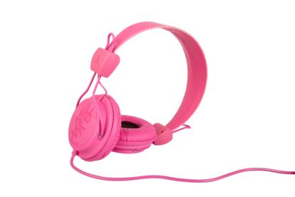 La marca de electrónica WESC, muy conocida por sus cascos, nos presenta éstos de color fucsia. (36 euros)

	Por María Romero.