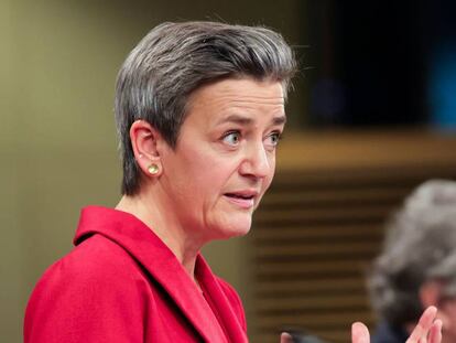 Margrethe Vestager, vicepresidenta europea, y Thierry Breton, comisario de Interior, este martes.