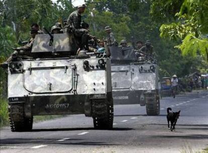 Militares filipinos en la ciudad de Datu Piang, en Maguindanao, en una operación contra rebeldes separatistas en mayo pasado.