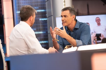 Pablo Motos y Pedro Sánchez, en 'El hormiguero' el 27 de junio.