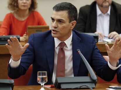 Pedro S&aacute;nchez, secretario general del PSOE, ayer durante la reuni&oacute;n de su grupo parlamentario en el Congreso.