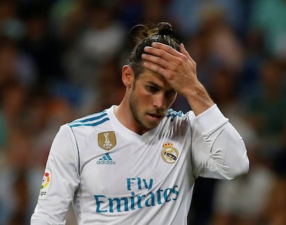 Bale se lamenta por una ocasi&oacute;n fallada. 