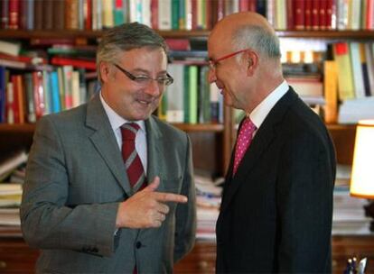 José Blanco (PSOE) y Josep Antoni Duran (CiU), durante la reunión celebrada en el Congreso.