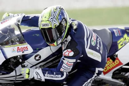 El joven piloto español Toni Elías, durante los entrenamientos oficiales del gran premio de Qatar en la categoría de Moto GP.