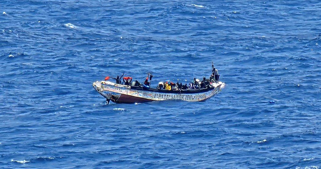 Al menos 15 personas mueren en el naufragio de un cayuco que partió de Gambia hacia Canarias