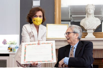 La vicepresidenta, Carmen Calvo, durante el homenaje que ofreció a Juan Romero el pasado agosto.