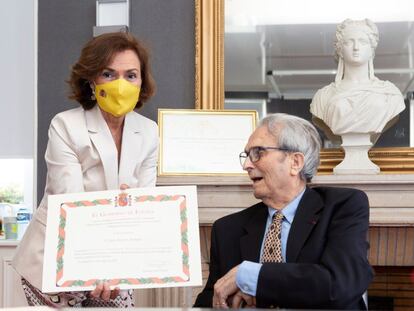 La vicepresidenta, Carmen Calvo, durante el homenaje que ofreció a Juan Romero el pasado agosto.