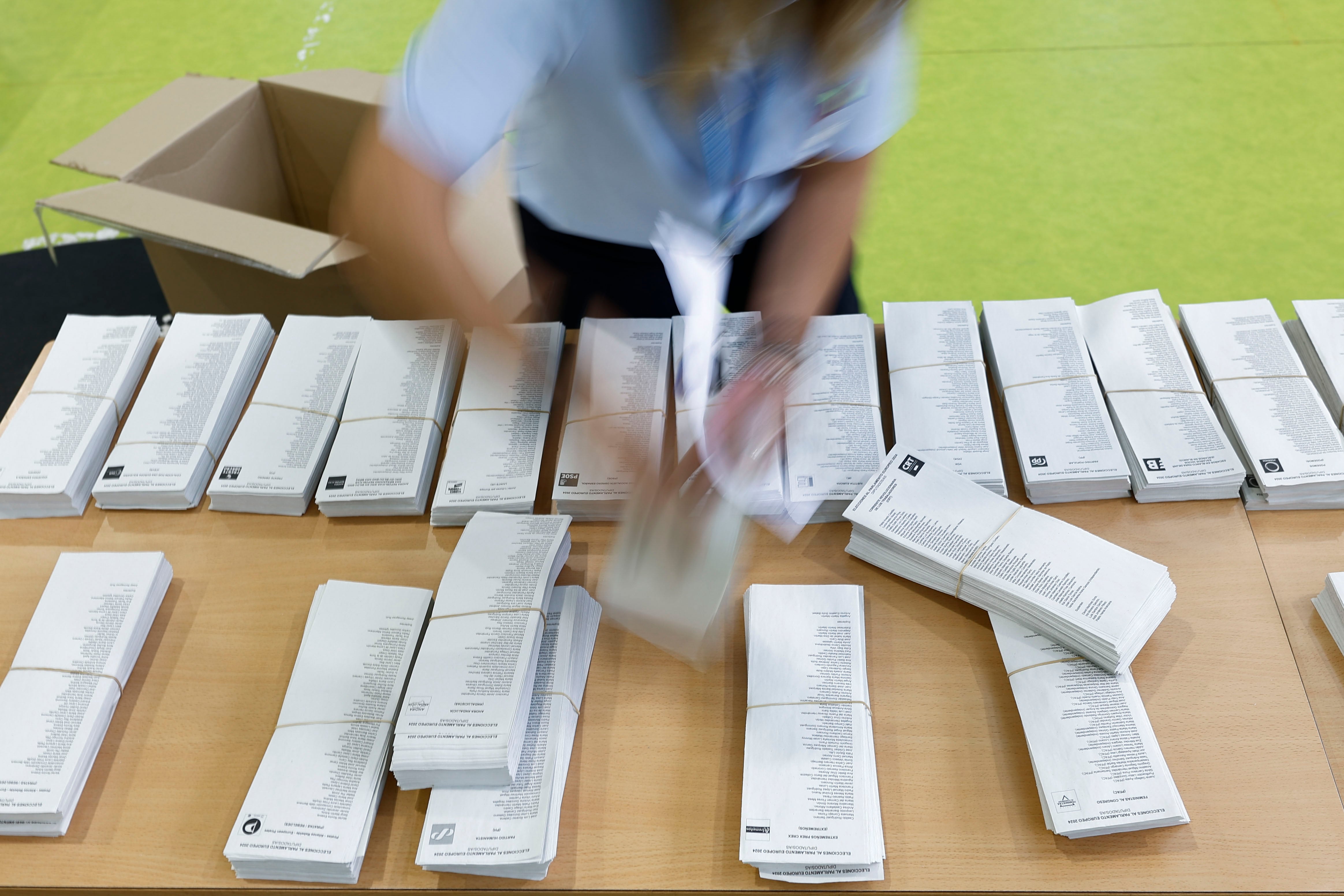 Spagna: legge obbliga le persone non binarie a indicare genere uomo o donna nelle liste elettorali