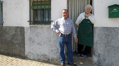 Alberto y Asunción llevan más de 60 años viviendo en el antiguo barrio de Valdebebas