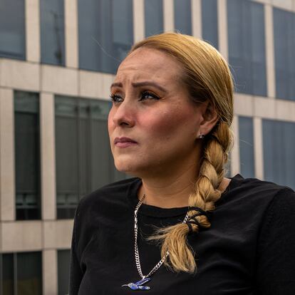 Viridiana Hernández posa para un retrato en Ciudad de México el día 28 de mayo de 2023. Viridiana Hernández denunció el acoso que sufre por parte de sus jefes en el cuerpo de policía de Ecatepec.