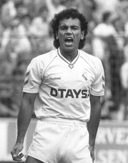 Hugo Sánchez durante un partido del Real Madrid en 1990.