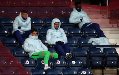 Kepa, con pantalón verde, en la grada de The Hawthorns este sábado.