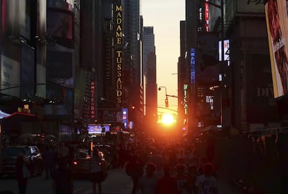 El 'Manhattanhenge' tiene lugar dos veces por año durante dos atardeceres en el verano boreal.