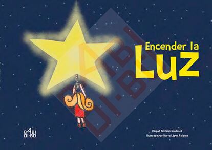 "Mami, ¿dónde está tu papá?" pregunta una niña. Su mamá responde: "Mi papá vive en el Cielo". Entonces empiezan a tener una conversación donde la niña pregunta para saber todo de su abuelo materno y su mamá le responde con cariño. La niña mira las estrellas con otros ojos y sabe que por ahora no puede ver a su abuelo pero para ella siempre está presente y se juntarán y se abrazarán cuando pase mucho tiempo. "Encender la luz" de Raquel Castaño González es un álbum ilustrado que toca el tema de la muerte de un ser querido de una forma sencilla, sin hacer drama. Los adultos se pueden 'preparar' para ese momento pero los niños todavía no tienen el conocimiento ni la experiencia del ciclo de la vida. Una historia bonita y luminosa.