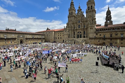 Manifestación convocada por la Coordinadora Eólica Así Non en la plaza del Obradoiro de Santiago de Compostela, en 2021.