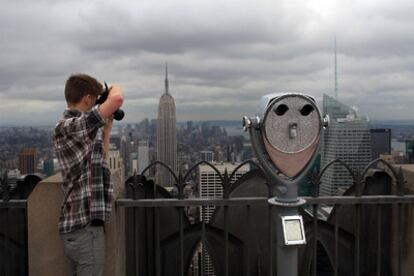 vista del edificio <i>art dèco </i>desde la terraza del Rockefeller Center.