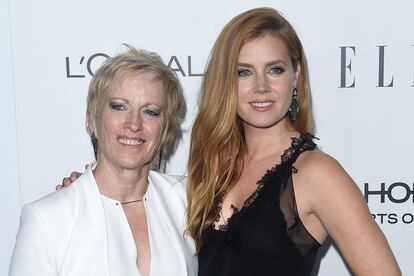 Amy Adams junto a su madre Kathryn.