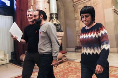 Els diputats de la CUP Anna Gabriel, Benet Salellas i Sergi Saladié.