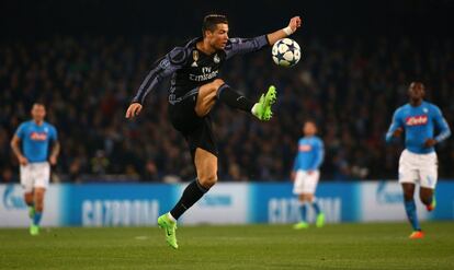 El delantero del Real Madrid, Cristiano Ronaldo, en acción durante el partido. 