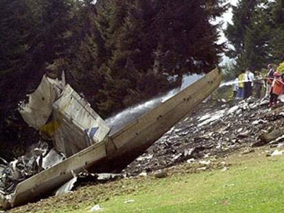Imagen del avión ucranio Yakovlev 42 en el que fallecieron 62 militares en Trebisonda (Turquía), en mayo pasado.