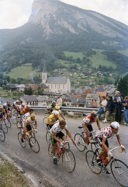 Lucho Herrera (derecha) en la etapa de los Alpe D'Huez en el Tour de France de 1987.
