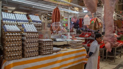 Un puesto de huevo en el mercado de la Merced, en Ciudad de México, en 2023.